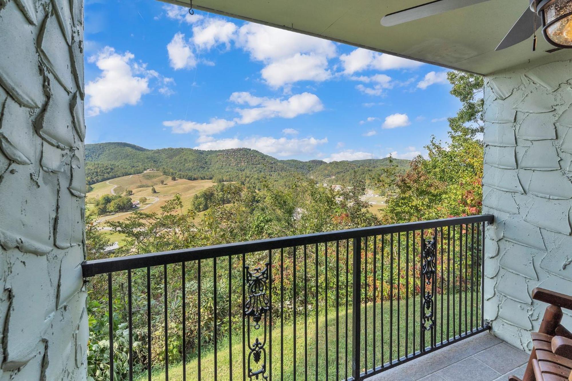 Apartamento Mountain Views At Dolly'S Castle Unit 2 Sevierville Exterior foto